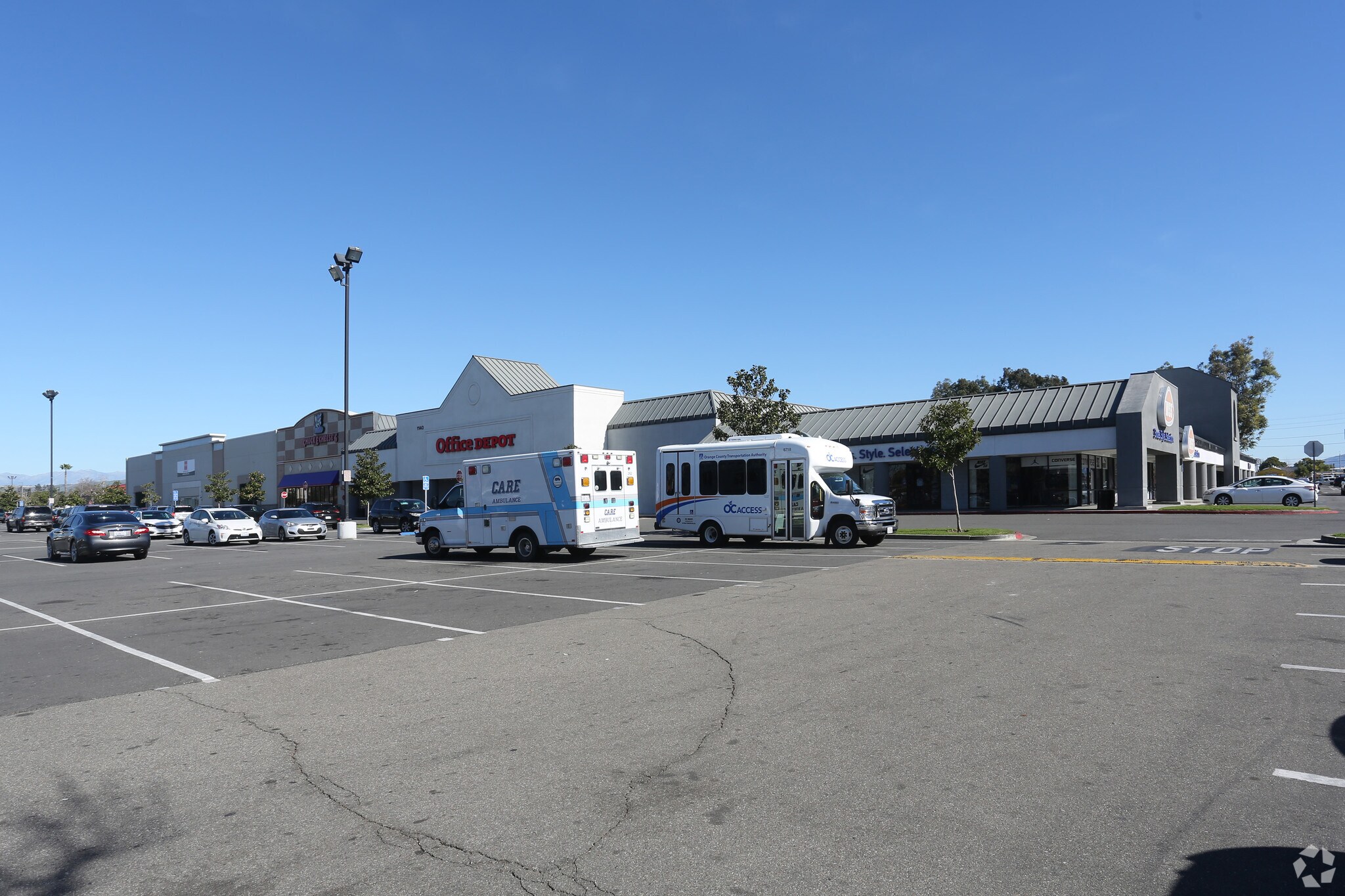 11001170 S Harbor Blvd, Fullerton, CA 92832 Retail Space for Lease