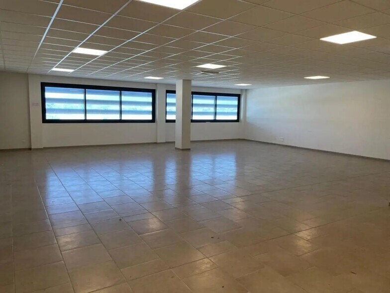 Office in La Crau for lease - Interior Photo - Image 1 of 6