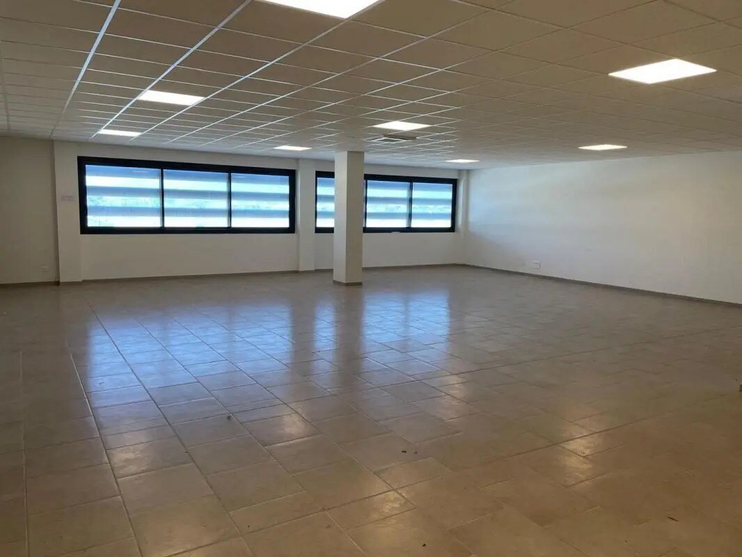 Office in La Crau for lease Interior Photo- Image 1 of 7