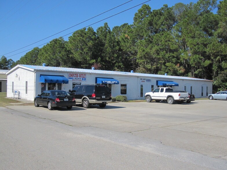 2112 S Highway 77, Lynn Haven, FL 32444