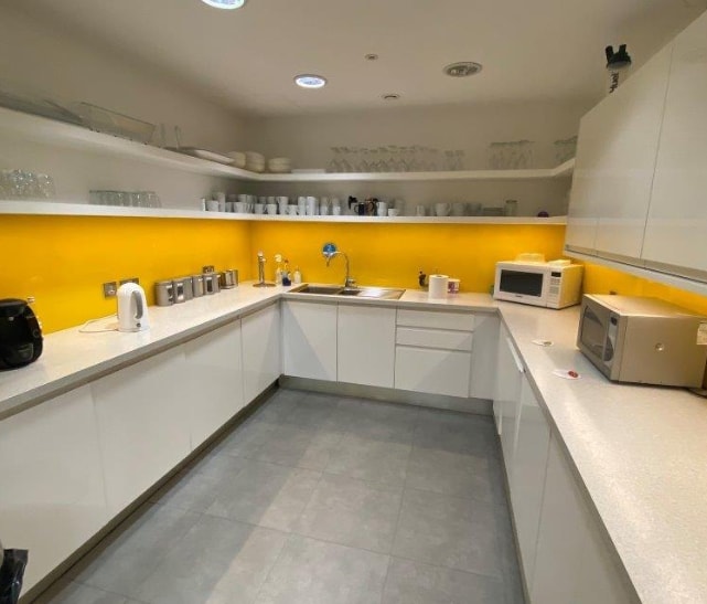 Summer Rd, Thames Ditton for lease - Interior Photo - Image 2 of 8