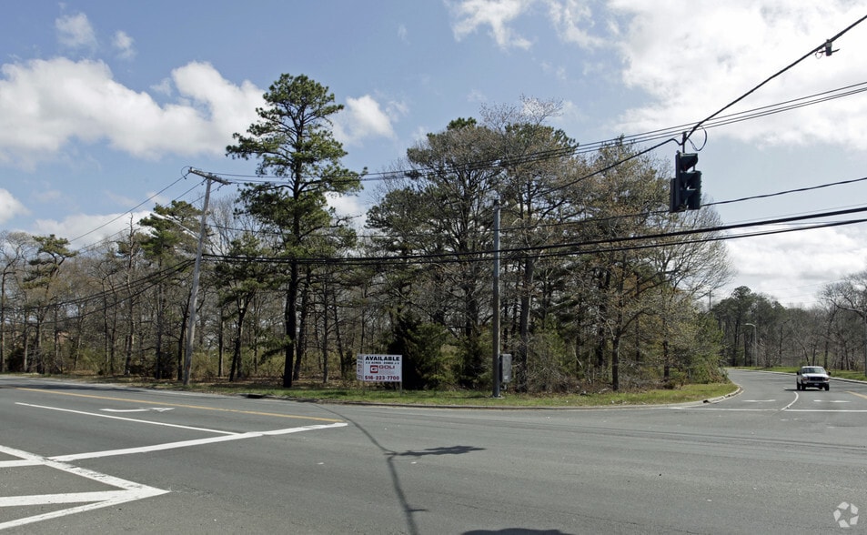 588 Mill Rd, Coram, NY for sale - Building Photo - Image 2 of 4