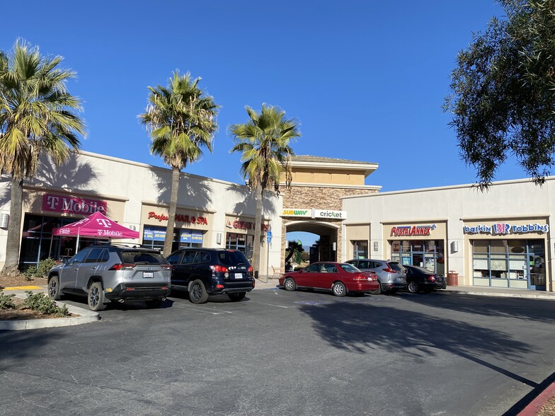 1127-1135 S Sanderson Ave, Hemet, CA for lease - Building Photo - Image 3 of 9