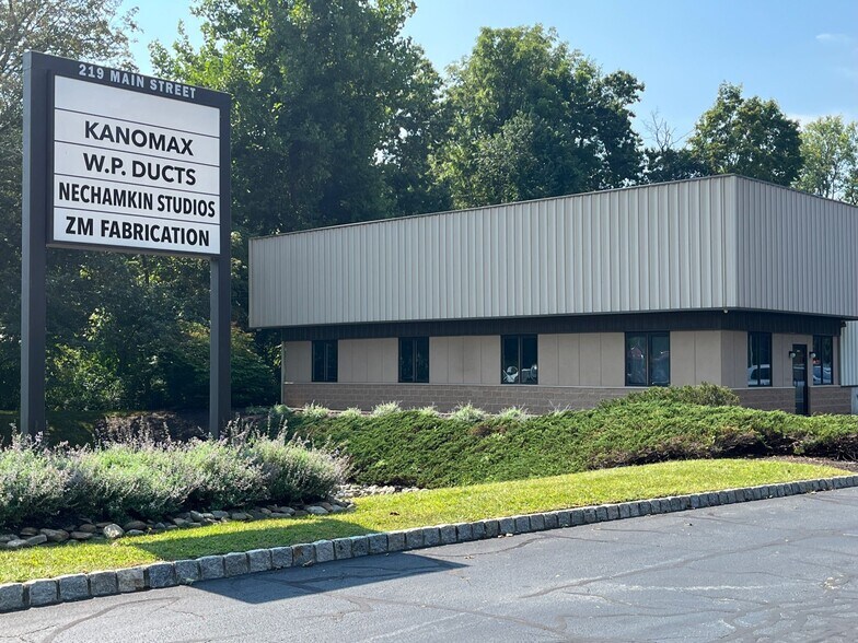 219 Main St, Andover, NJ 07821