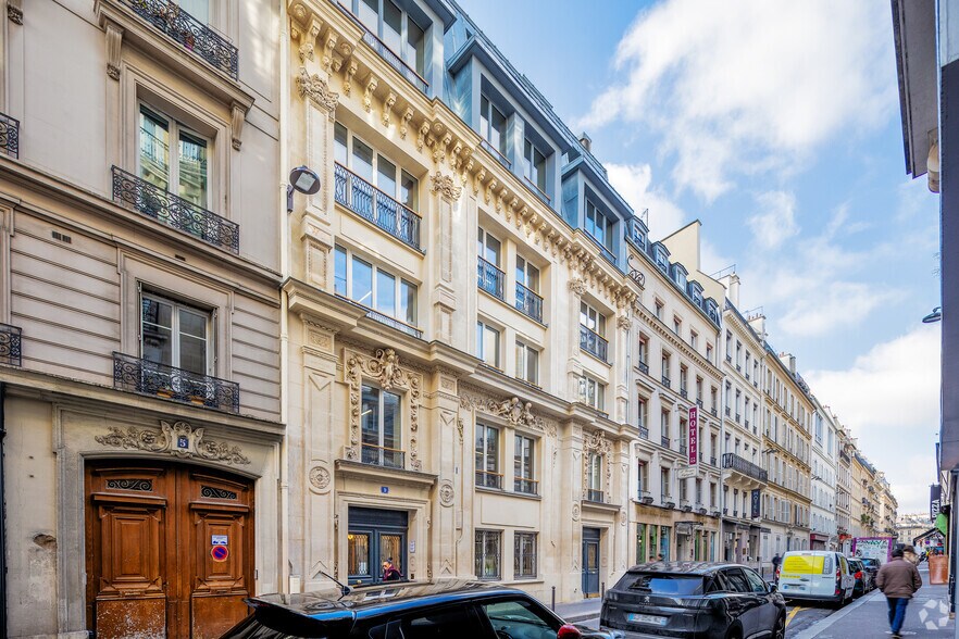 9 Rue Victor Massé, Paris for lease - Building Photo - Image 3 of 6