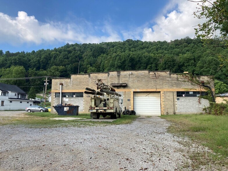 2841 N Main St, Hazard, KY for lease - Building Photo - Image 3 of 5