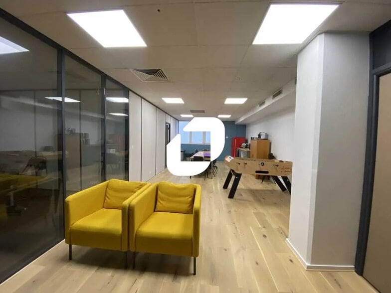 Office in Saint-Ouen-sur-Seine for lease - Interior Photo - Image 1 of 9