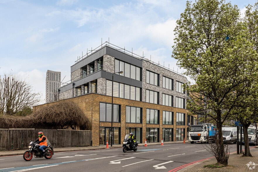 1 Armoury Way, London for lease - Building Photo - Image 3 of 3