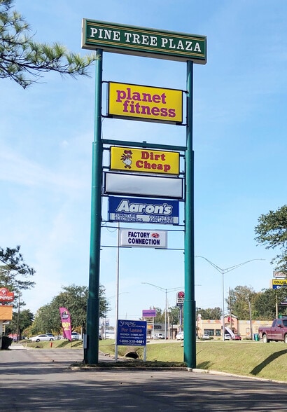 730 Memorial Blvd, Picayune, MS for lease - Building Photo - Image 3 of 3