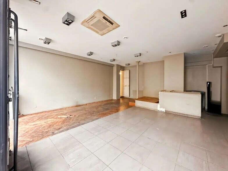 Retail in Paris for lease - Building Photo - Image 3 of 7