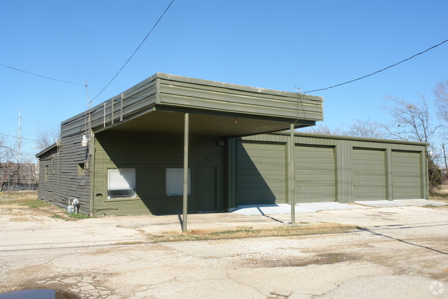 623 and 701 E Dallas Rd portfolio of 2 properties for sale on LoopNet.com - Primary Photo - Image 2 of 2