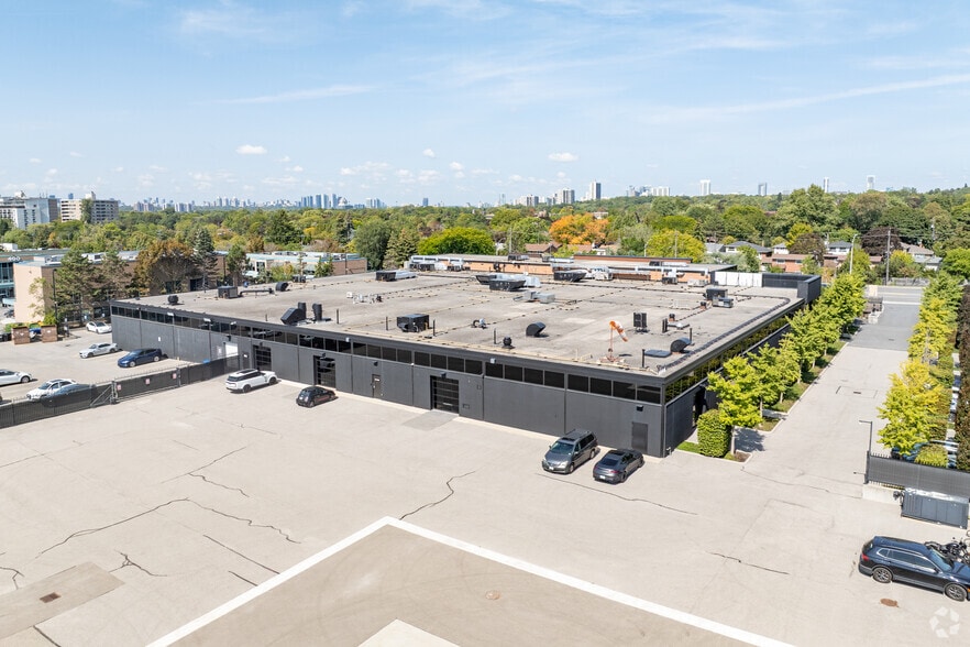 1325 Lawrence Ave E, Toronto, ON for lease - Building Photo - Image 2 of 5