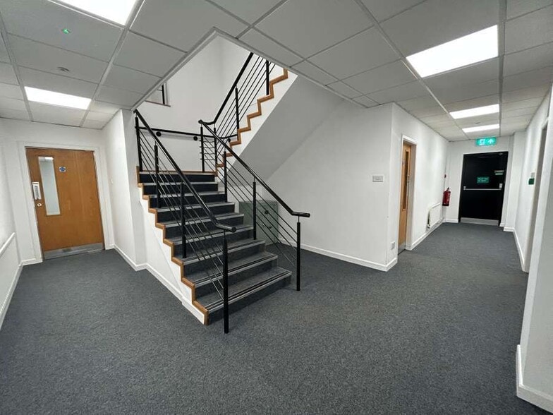 96 Beechill Rd, Belfast for lease - Building Photo - Image 2 of 4