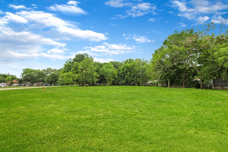 205 Reynolds Ave, League City, TX for sale - Building Photo - Image 1 of 5