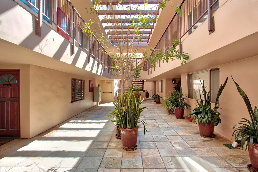 2037 S Coast Hwy, Laguna Beach, CA for lease - Building Photo - Image 2 of 21