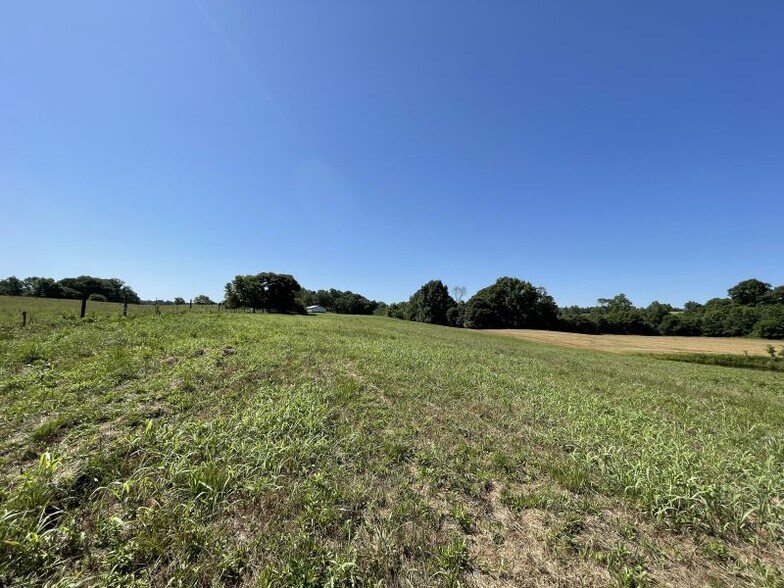 2049 Hiseville Park Rd, Cave City, KY 42127