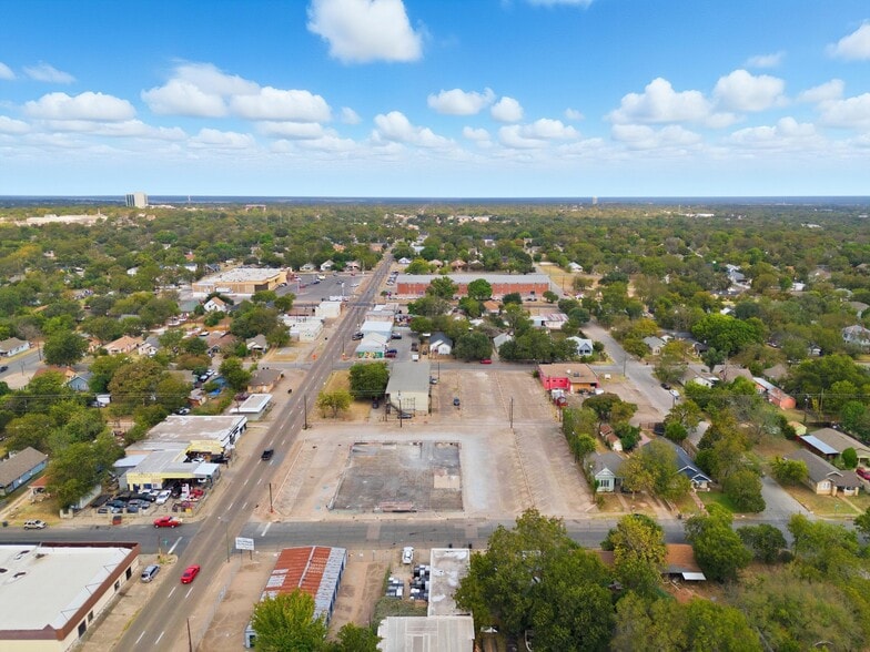 2423 Cole Ave, Waco, TX for sale - Aerial - Image 1 of 5
