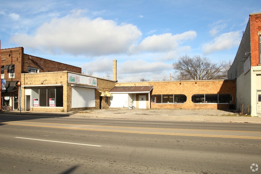 802 W Main St, Owosso, MI for sale - Primary Photo - Image 1 of 1