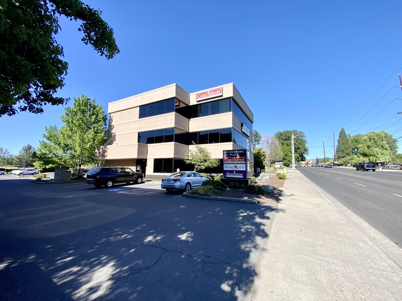 1575 E McAndrews Rd, Medford, OR for lease - Building Photo - Image 1 of 37