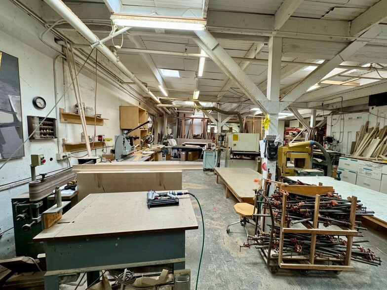 819 5th Ave, Redwood City, CA for sale - Interior Photo - Image 3 of 9