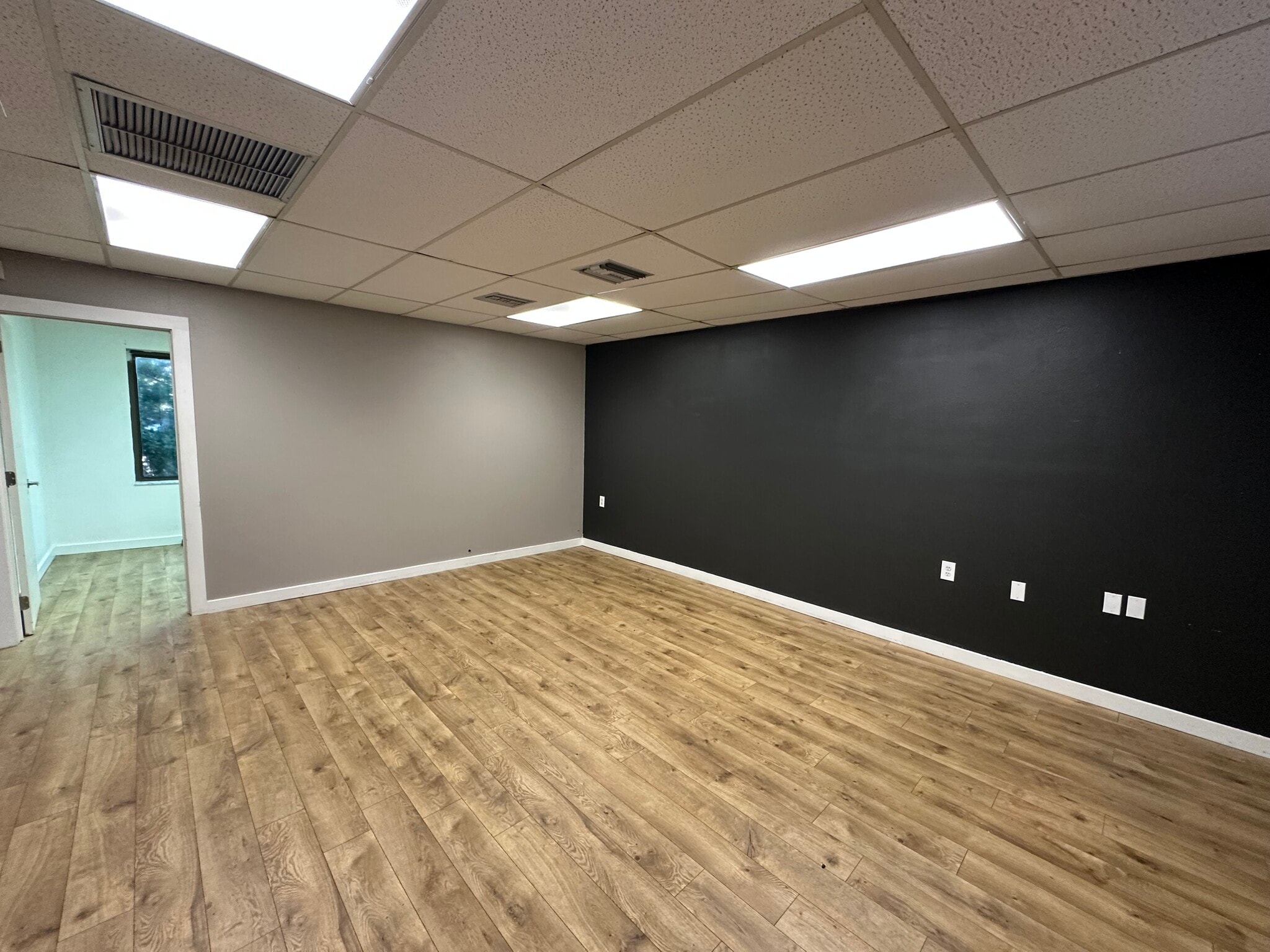 203 E 3rd St, Sanford, FL for lease Interior Photo- Image 1 of 5