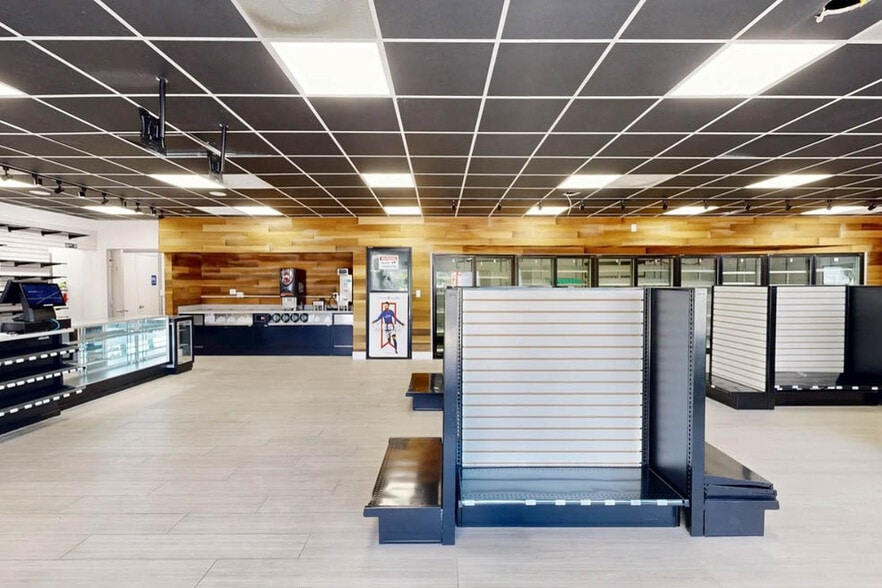 1290 Lantana Rd, Lake Worth, FL for sale - Matterport 3D Scan - Image 2 of 19