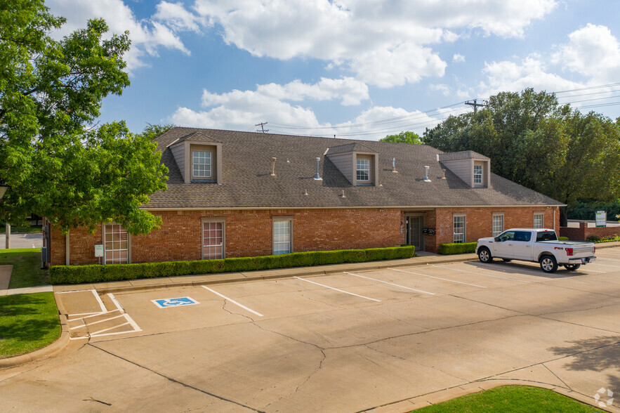 5530 N Western Ave, Oklahoma City, OK for lease - Building Photo - Image 1 of 4