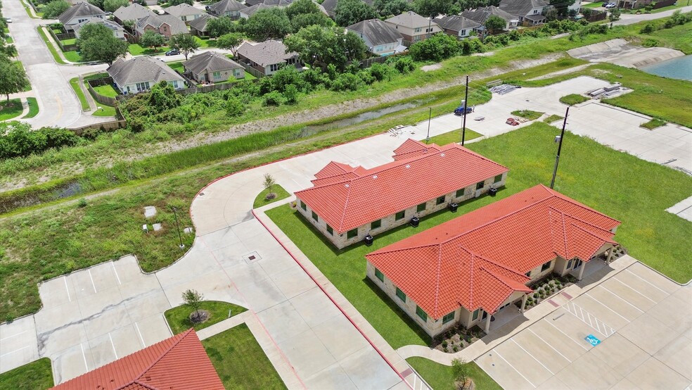 2743 Smith Ranch Rd, Pearland, TX for lease - Building Photo - Image 2 of 4