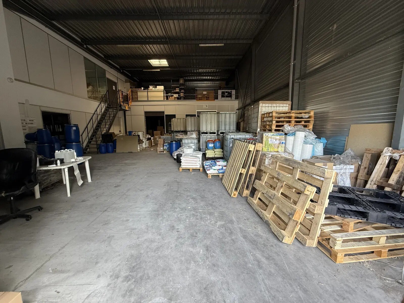 Flex in Marseille for lease Interior Photo- Image 1 of 5