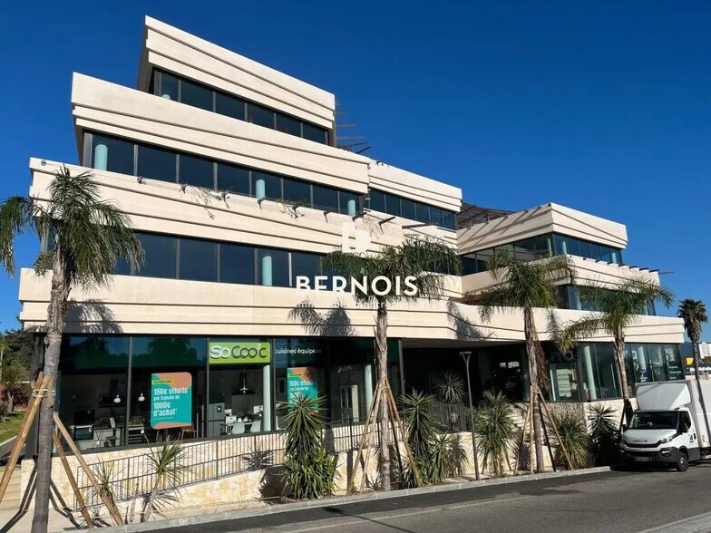 Office in La Seyne-sur-Mer for lease - Building Photo - Image 3 of 17