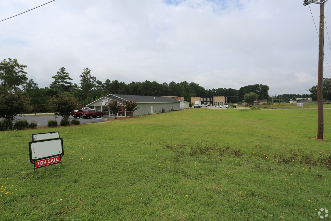 1427 Calhoun Rd, Greenwood, SC 29649