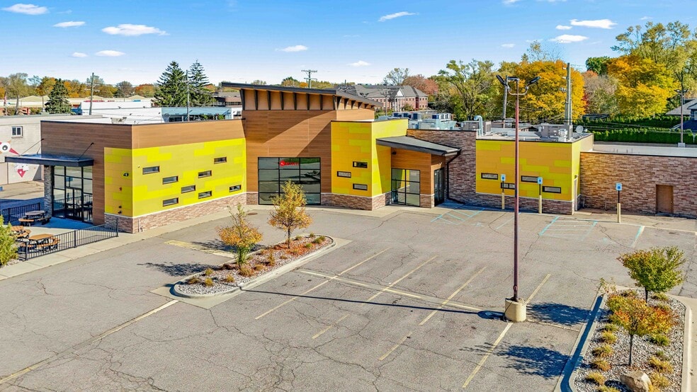 4924 Rochester Rd, Troy, MI for sale - Building Photo - Image 2 of 17