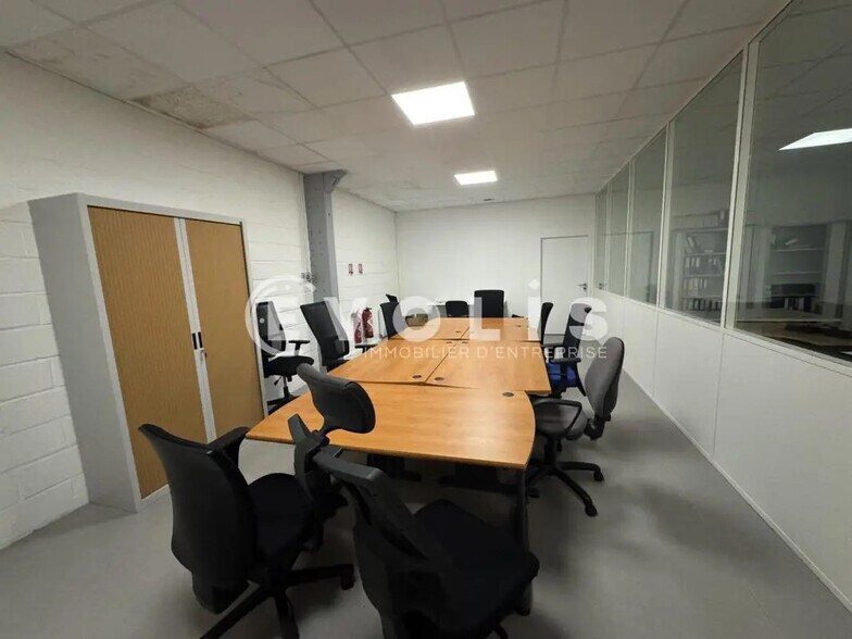 Office in Amiens for lease - Building Photo - Image 3 of 5