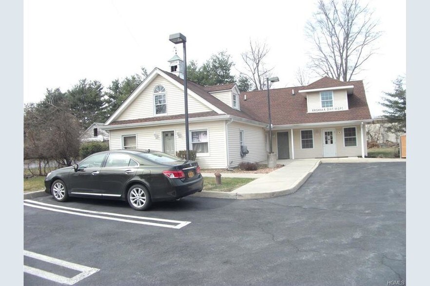 338 Meadow Ave, Newburgh, NY for sale - Primary Photo - Image 1 of 1