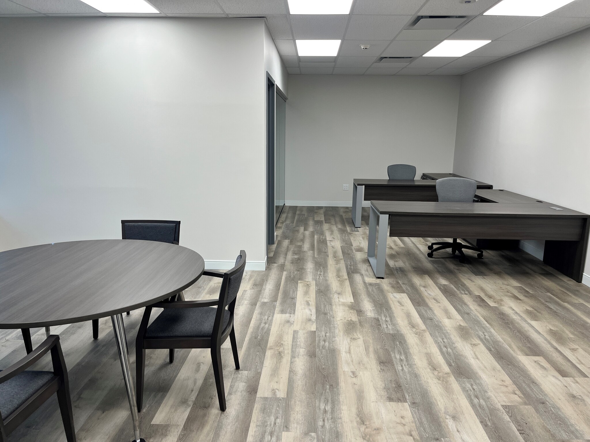 99 W Hawthorne Ave, Valley Stream, NY for lease Interior Photo- Image 1 of 6