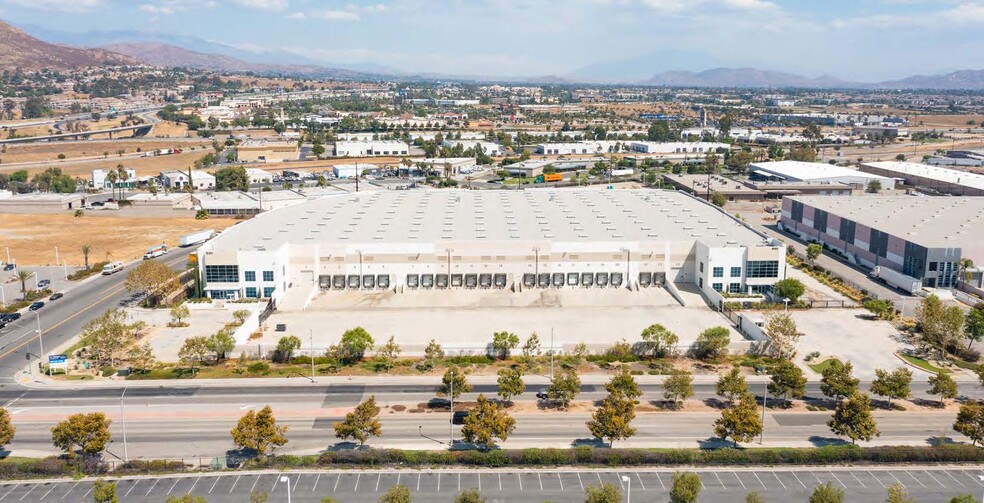 6150 Sycamore Canyon Blvd, Riverside, CA for lease - Building Photo - Image 1 of 11