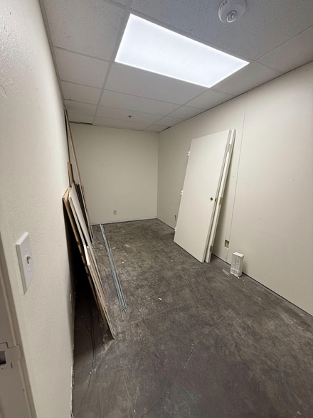 10319 SE 82nd Ave, Portland, OR for lease - Building Photo - Image 2 of 8