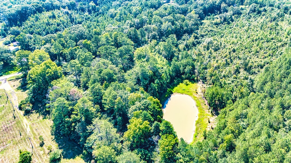 830 Mountain View Rd, Talladega, AL for sale - Building Photo - Image 2 of 5