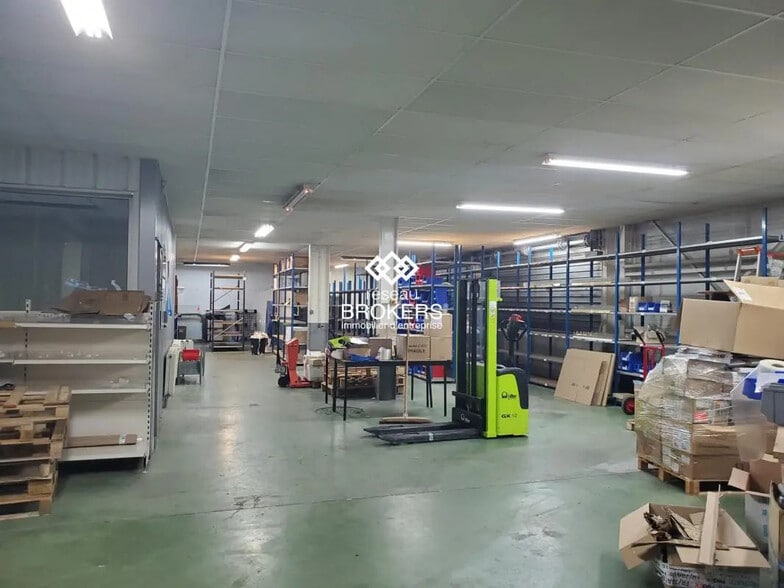 Industrial in Annecy for lease - Interior Photo - Image 2 of 9