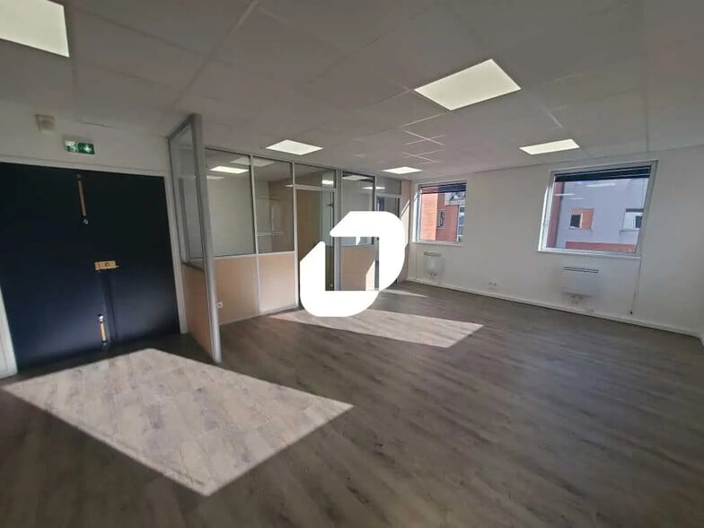 106-110 Rue Du Lieutenant Petit Leroy, Chevilly-Larue for lease - Interior Photo - Image 3 of 21