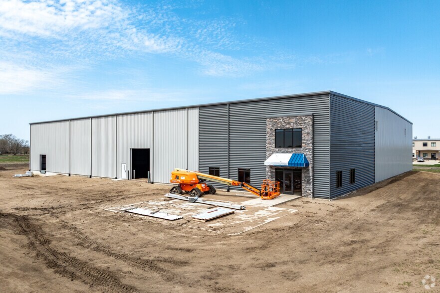 401 37th W ave, Spencer, IA for sale - Building Photo - Image 1 of 5