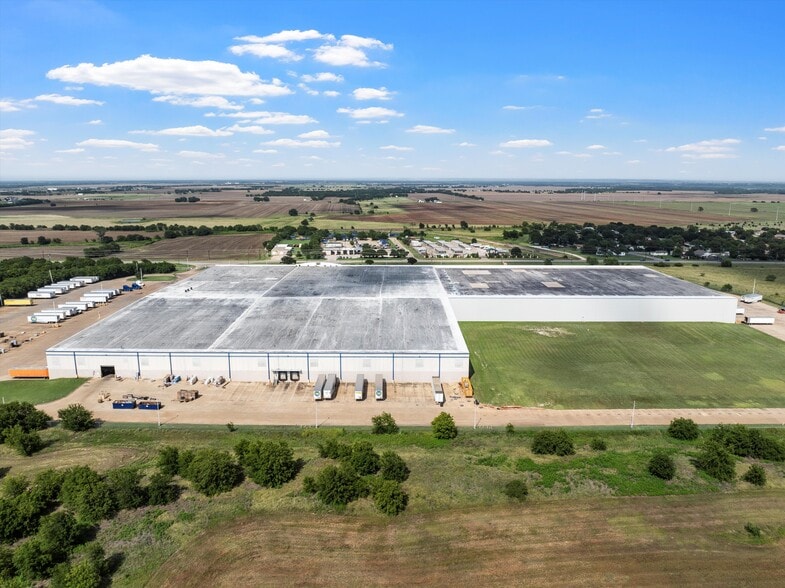 2055 S Main St, Mcgregor, TX for lease - Building Photo - Image 3 of 10