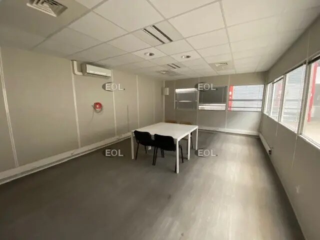 Flex in Vitrolles for lease - Interior Photo - Image 3 of 5