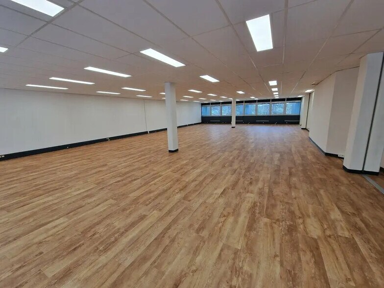 Office in Valbonne for lease - Interior Photo - Image 1 of 5