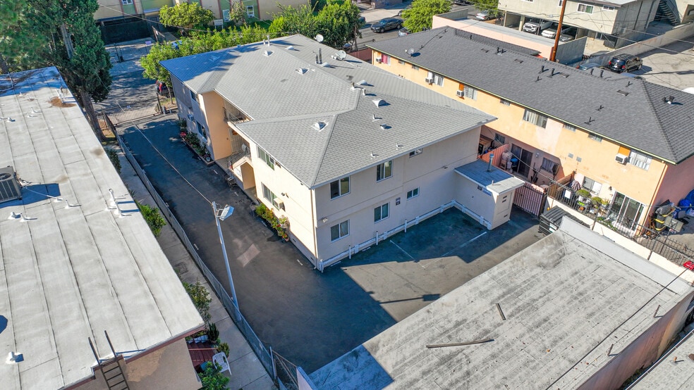 6934 Hinds Ave, North Hollywood, CA for sale - Building Photo - Image 2 of 10