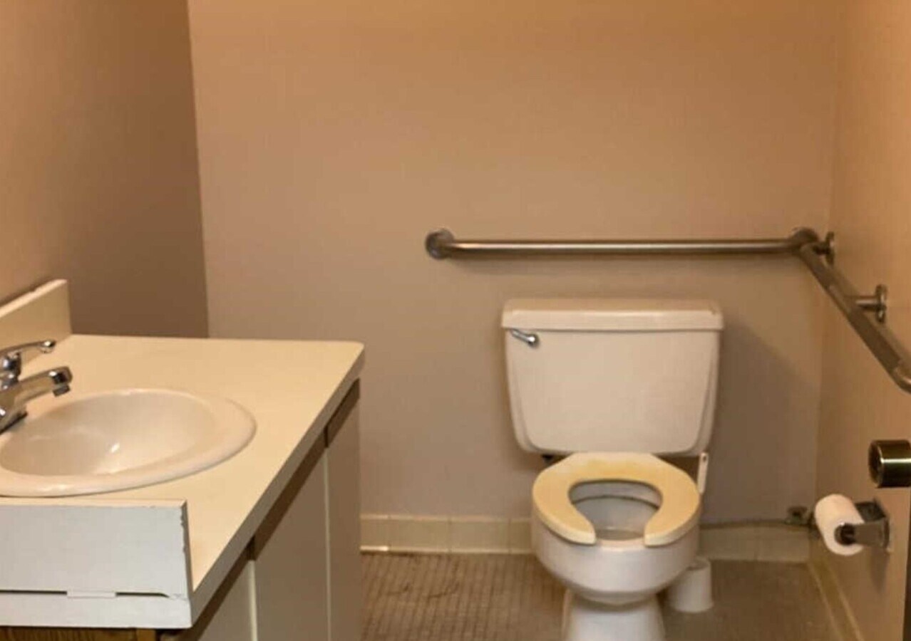 33330 Palmer Rd, Westland, MI 48186