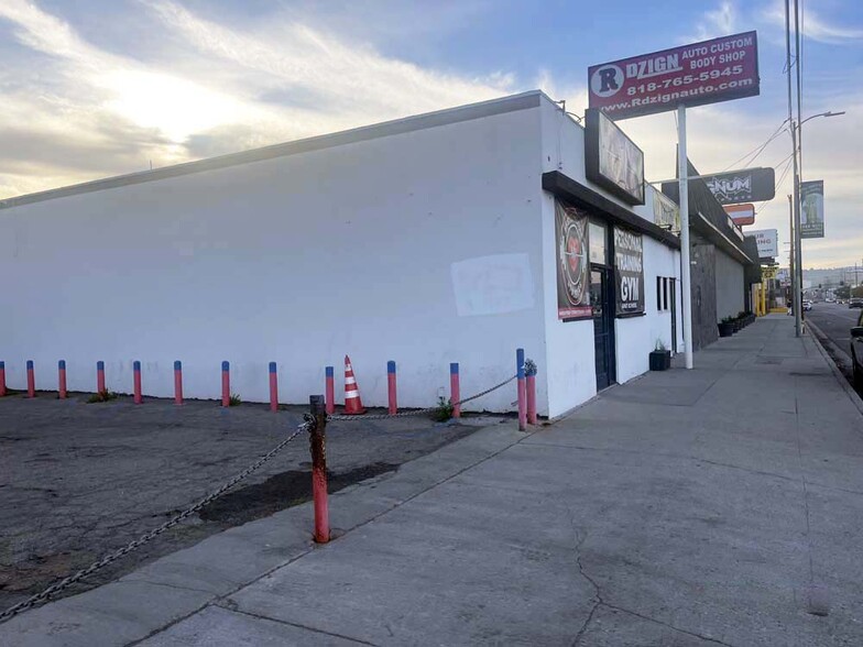 6314-6318 Sepulveda Blvd, Van Nuys, CA for lease - Building Photo - Image 2 of 11