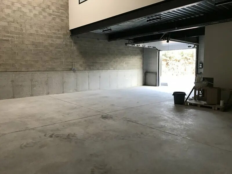 Flex in Les Pavillons-sous-Bois for lease Interior Photo- Image 1 of 6