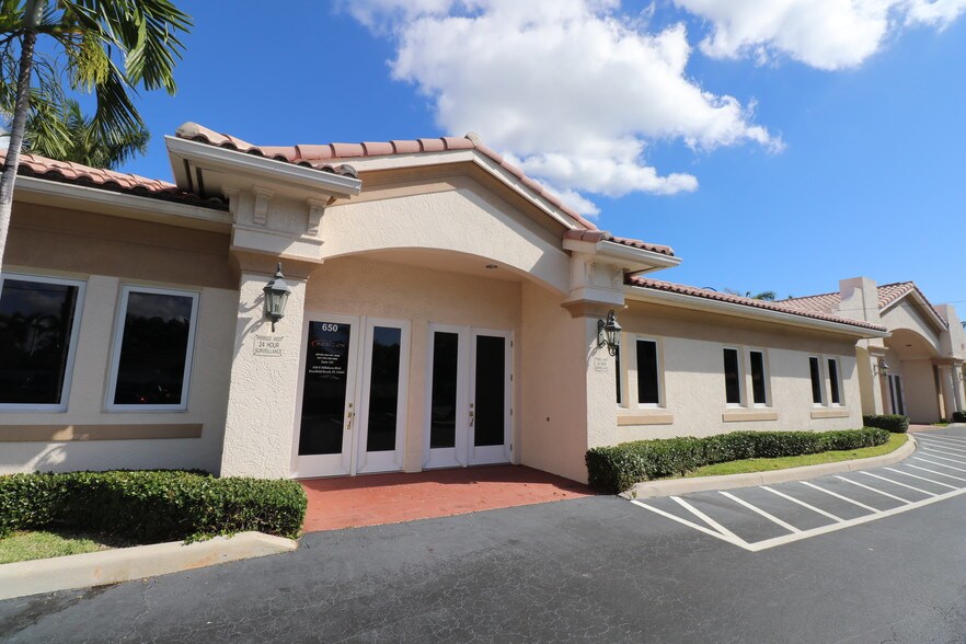 650-660 E Hillsboro Blvd, Deerfield Beach, FL for lease - Building Photo - Image 2 of 11