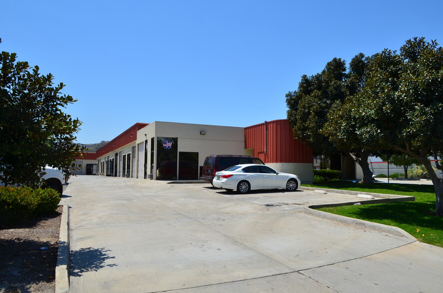 2766-2768 Via Orange Way, Spring Valley, CA for lease - Building Photo - Image 2 of 19